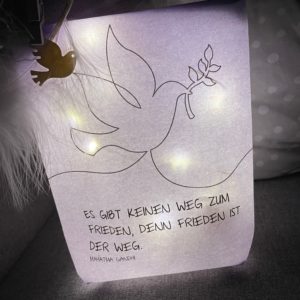 Spenden-Set Frieden: Lichttüten- und Buttonvorlagen