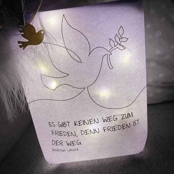 Spenden-Set Frieden: Lichttüten- und Buttonvorlagen